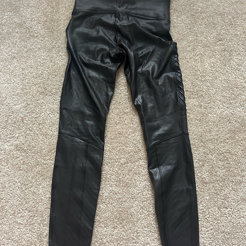 Black faux leather leggings with zipper detail